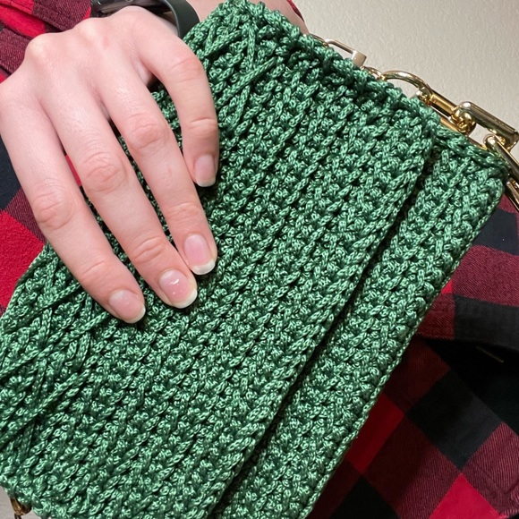 Cute handmade crochet purse. Perfect combination of rich green and gold - Picture 3 of 3